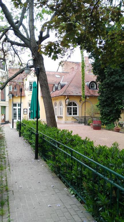 索普隆Fueredi Haz Apartman公寓 外观 照片